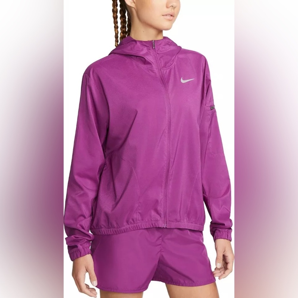 Nike lightweight windbreaker hooded jacket